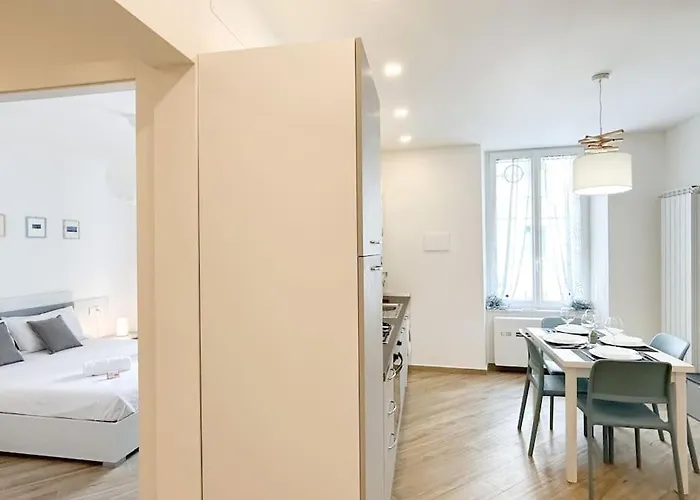Lusso In Centro Storico - Wifi - Ac דירה