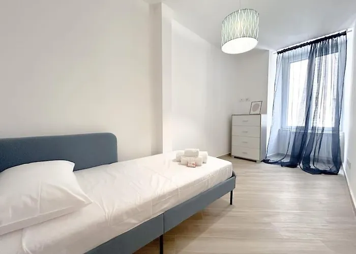Lusso In Centro Storico - Wifi - Ac דירה